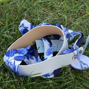 ANTONIO MELANI Blue and White Floral Scarf